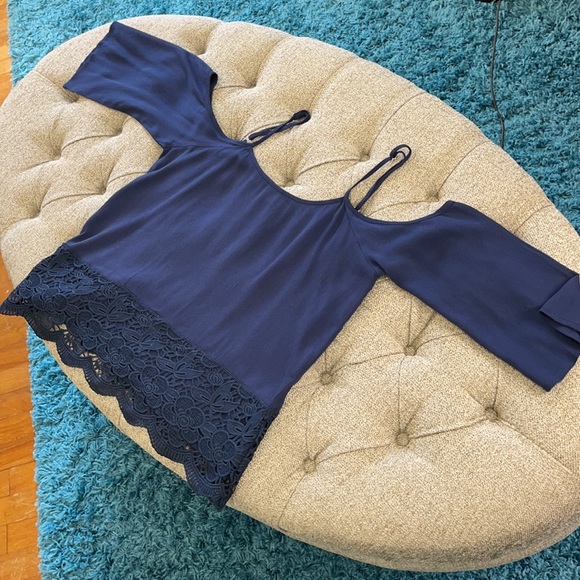 💕Cute Navy Blue Cold shoulder top w/ lace bottom - Picture 5 of 9